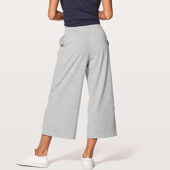 Lululemon can you feel me pleat to crop pants - Picture 3 of 5